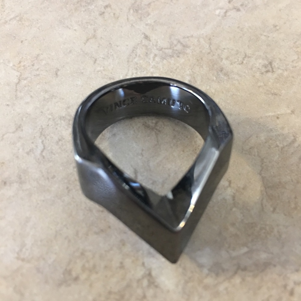NWOT SIZE 6 OR 7 VINCE CAMUTO RING!